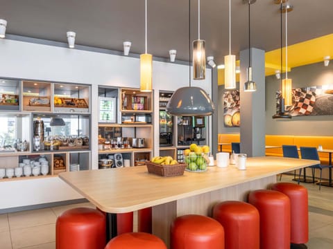 Lounge or bar, Breakfast