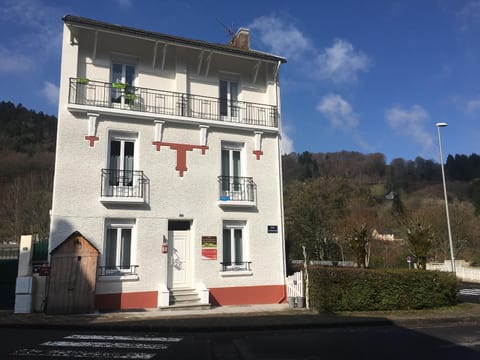 Property building, Neighbourhood