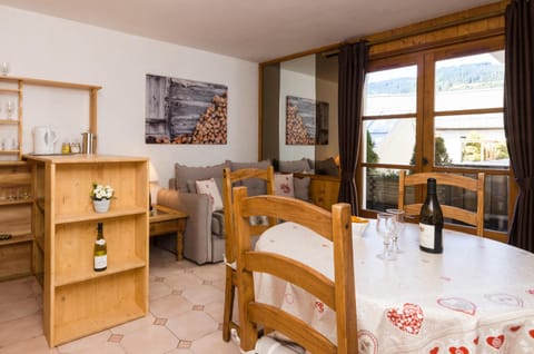Winter, Summer, Ski School, Skiing, Skiing, Living room, Seating area, Dining area, Cycling, Cycling, Mountain view