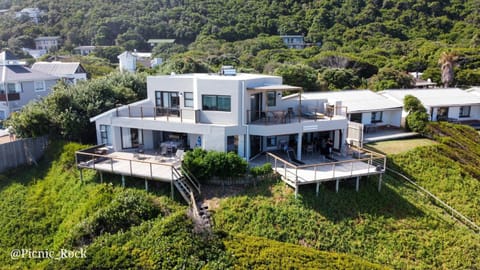 Property building, Patio, Patio, Day, Natural landscape, Bird's eye view, Garden, Garden view, Location
