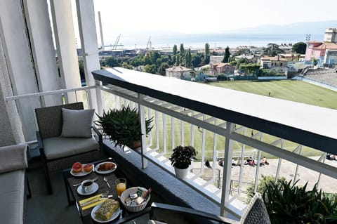 Dining area, Mountain view, Sea view