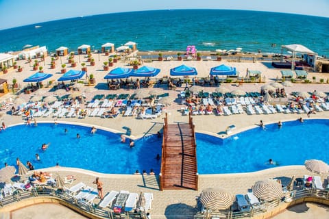 Bird's eye view, Pool view