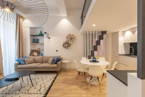 Kitchen or kitchenette, Living room, Seating area, Dining area