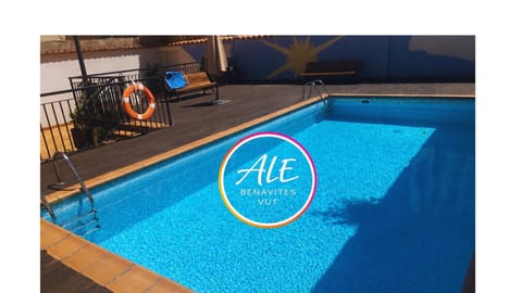 Text overlay, Swimming pool