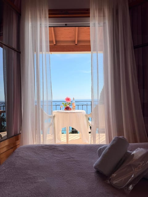 Bed, Bedroom, Sea view
