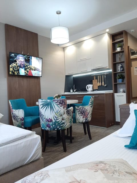 TV and multimedia, Kitchen or kitchenette, Living room, minibar