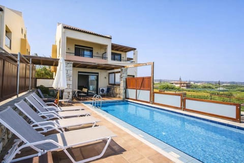 Property building, Patio, Balcony/Terrace, Pool view, Swimming pool, sunbed