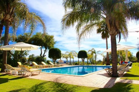 Garden, Pool view, Sea view, Swimming pool, sunbed