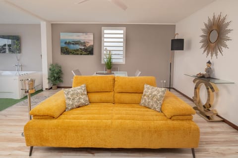 Goldy House, logement vue mer , 10min port et aéroport Apartment in Le Gosier