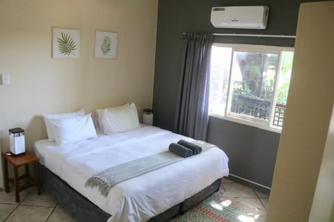 Bed, Photo of the whole room, Bedroom, air conditioner