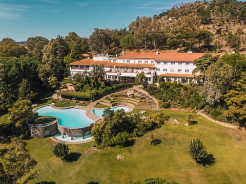 Property building, Garden, Swimming pool