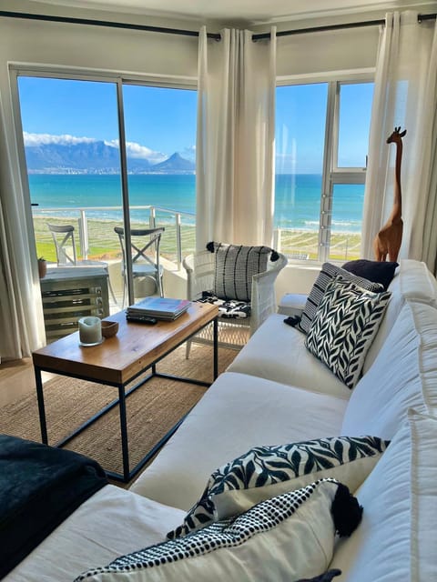Summer, Living room, Photo of the whole room, Seating area, Mountain view, Sea view