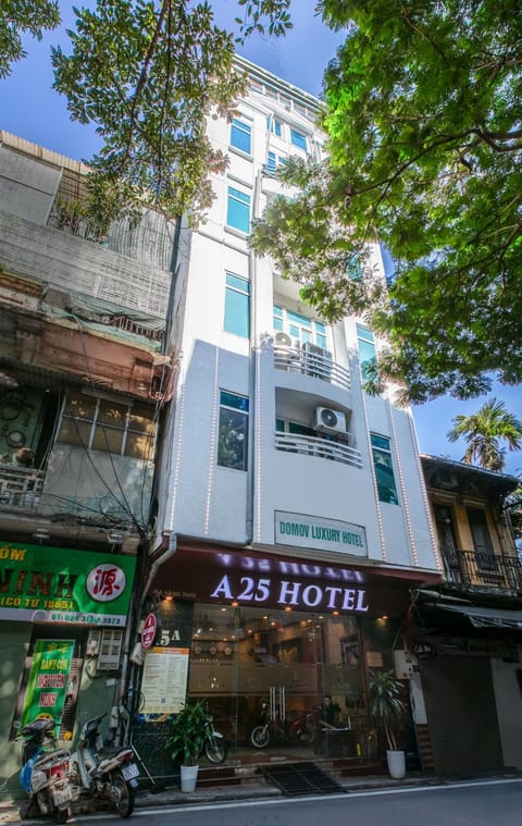 Property building, Day, City view, Street view, Location