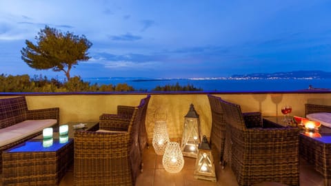 Lounge or bar