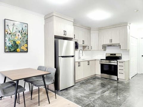 Kitchen or kitchenette, Dining area, oven, stove, toaster