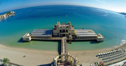 Nearby landmark, Restaurant/places to eat, Beach