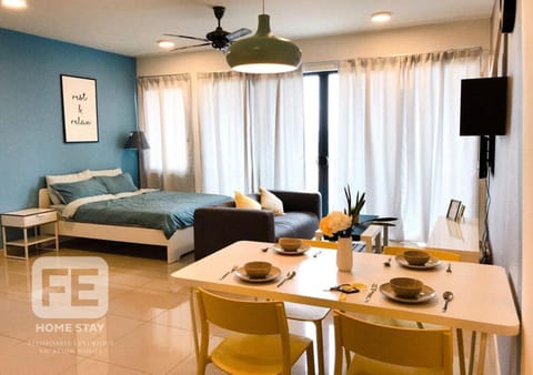 Photo of the whole room, Dining area