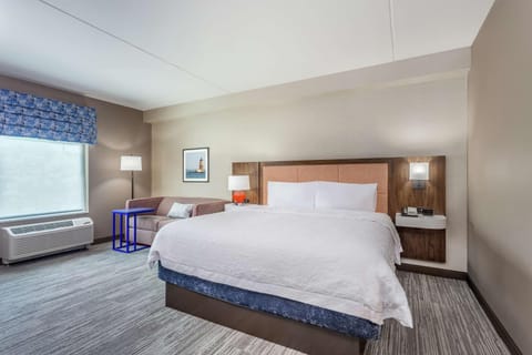 Bed, Living room, Photo of the whole room, Bedroom