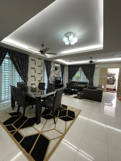 TV and multimedia, Living room, Seating area, Dining area, hair dresser
