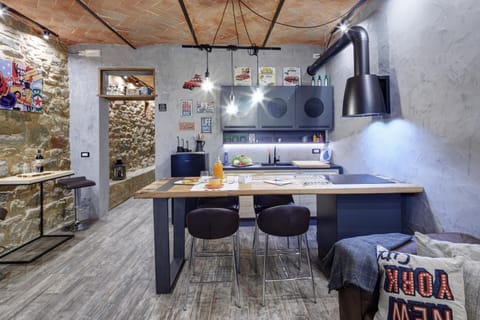 Photo of the whole room, Dining area
