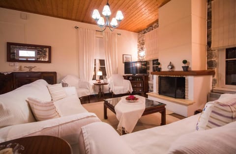 "En Hatipi" House in Arcadia, Greece