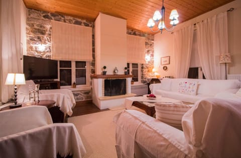 "En Hatipi" House in Arcadia, Greece