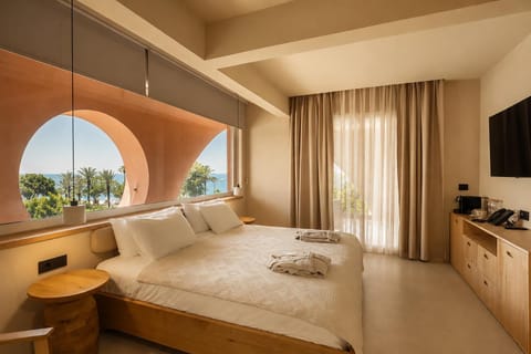 Bed, TV and multimedia, Bedroom
