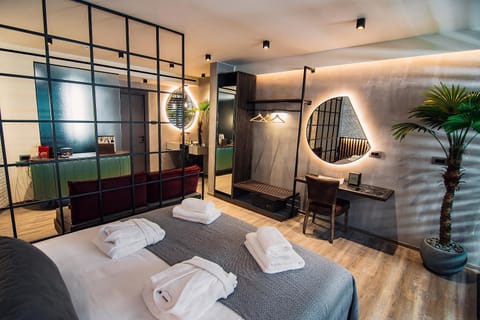 Bed, Photo of the whole room, Bedroom, towels