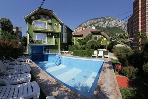 Property building, Day, Swimming pool