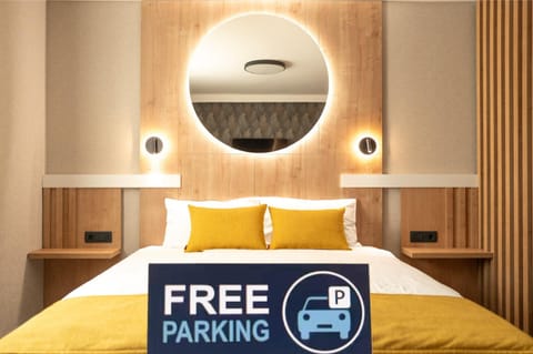 Photo of the whole room, Parking
