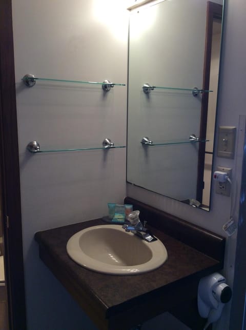 Scenic Shore Inn Hotel in Algoma