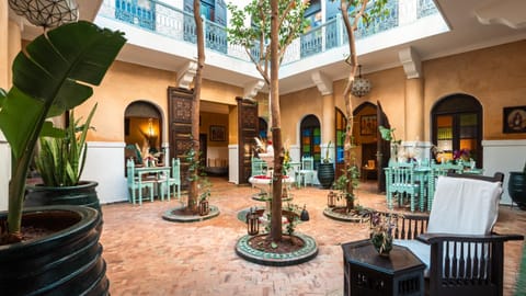 Day, Living room, Seating area