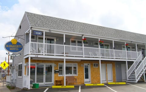 Property building, Facade/entrance, Day