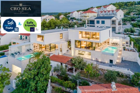 Property building, Neighbourhood, Pool view