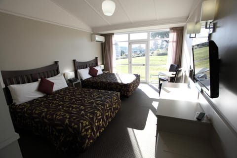 Day, Photo of the whole room, Garden view