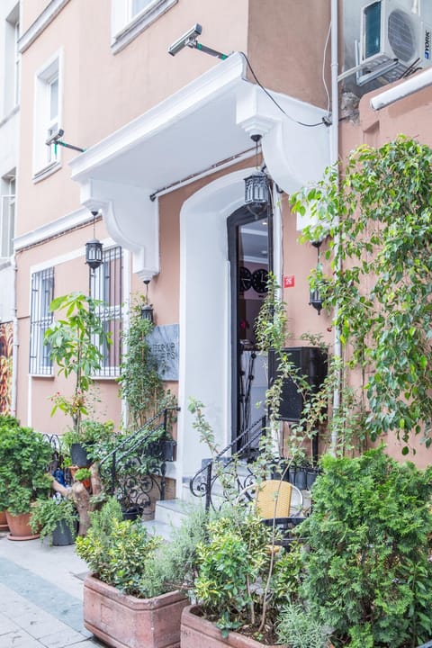 Facade/entrance