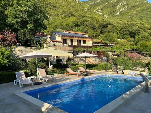 Vila Nikola Villa in Budva Municipality