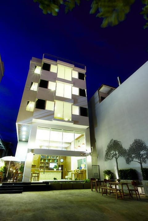 Facade/entrance
