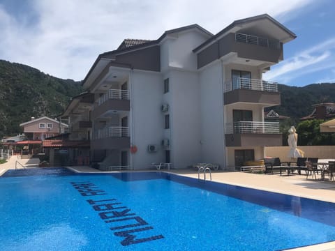 Swimming pool, Swimming pool