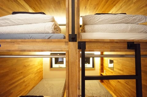 Bedroom, bunk bed