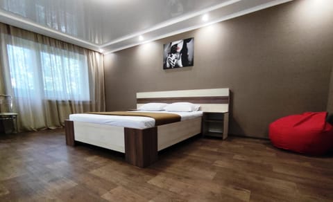 Bed, View (from property/room), Balcony/Terrace, Other, Photo of the whole room, Decorative detail, Text overlay, internet, air conditioner