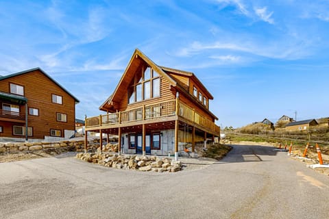 Cabin Overlooking The Harbor Cabin in Garden City