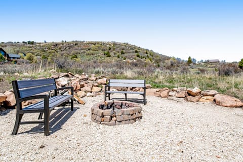 Eagle Feather Lookout House in Garden City