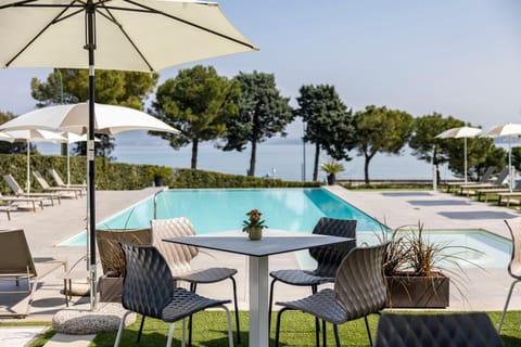 Lounge or bar, Swimming pool