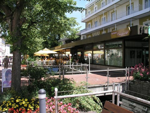 Facade/entrance, Balcony/Terrace