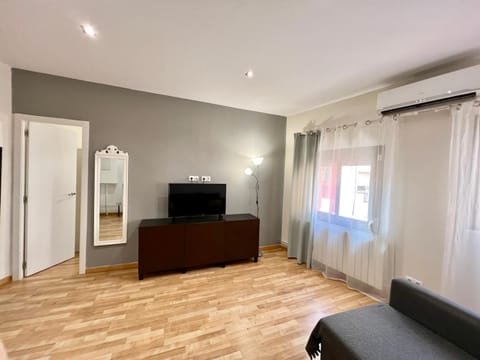 Comfortable renovated flat, WiFi! Apartment in Badalona
