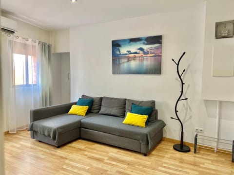 Comfortable renovated flat, WiFi! Apartment in Badalona