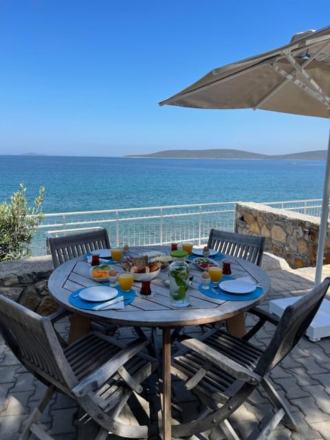 Seating area, Beach, Sea view, Breakfast