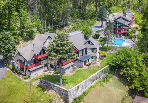 Bird's eye view, Garden view, Pool view, Street view