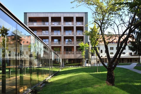 Facade/entrance, Garden, View (from property/room)